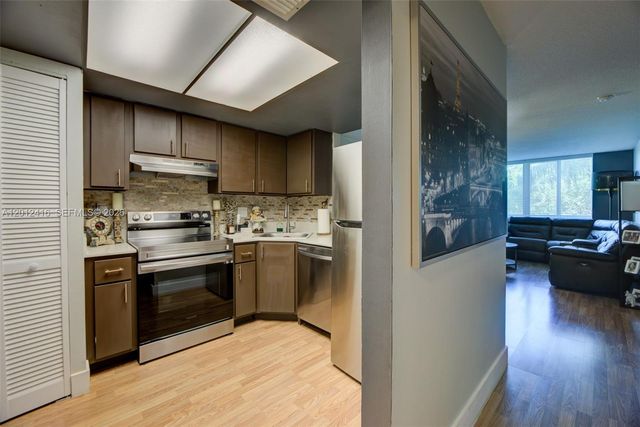 3149 Riverside Dr B-202, Coral Springs, FL 33065