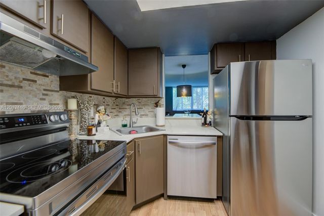 3149 Riverside Dr B-202, Coral Springs, FL 33065