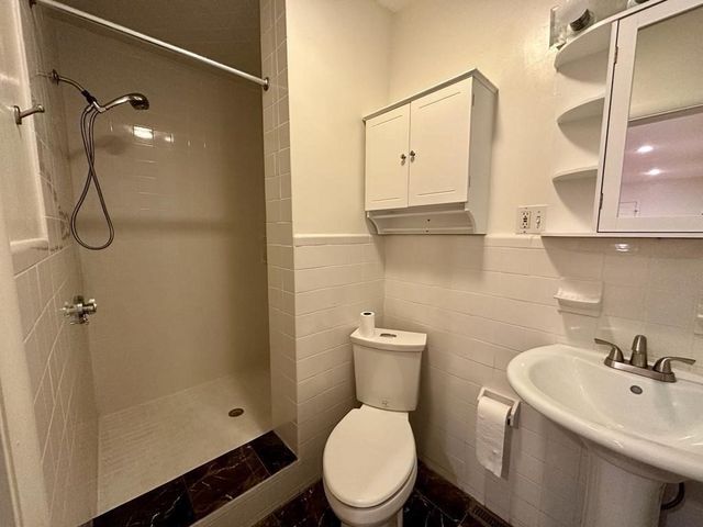 182-184 Cabot St 182, Newton, MA 02458