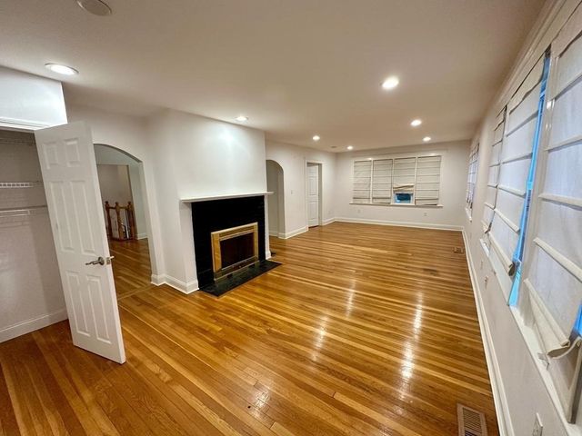 182-184 Cabot St 182, Newton, MA 02458