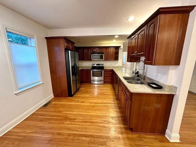 182-184 Cabot St 182, Newton, MA 02458