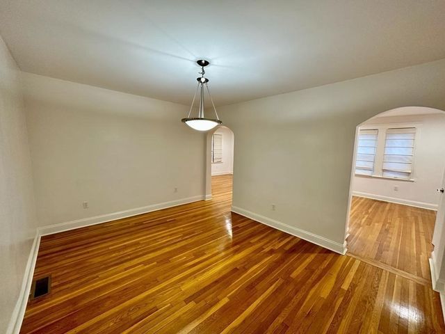 182-184 Cabot St 182, Newton, MA 02458