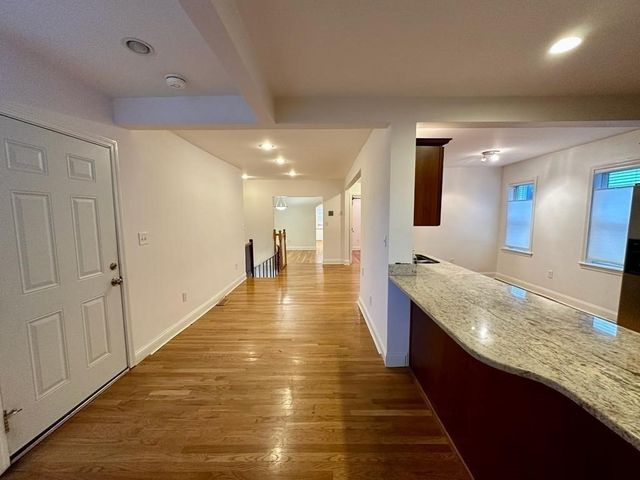 182-184 Cabot St 182, Newton, MA 02458