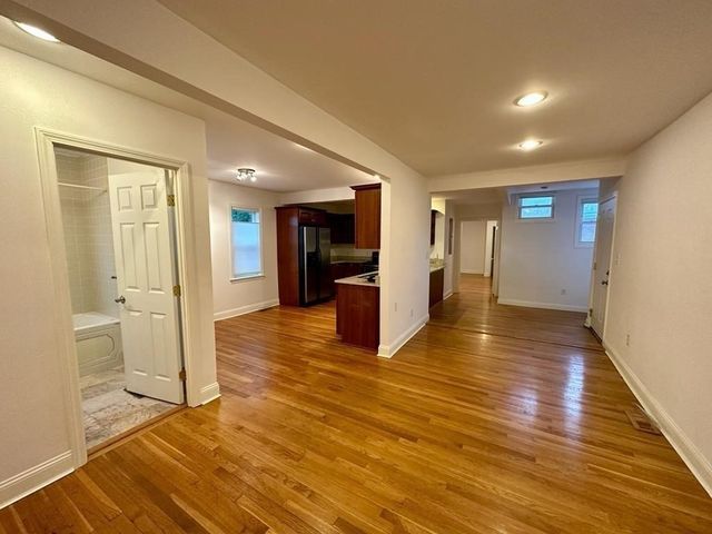 182-184 Cabot St 182, Newton, MA 02458