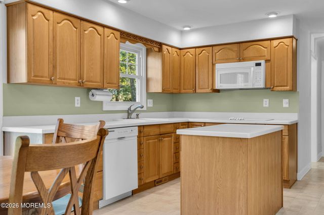11 London Court, Toms River, NJ 08753