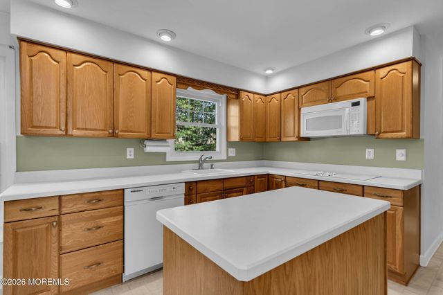 11 London Court, Toms River, NJ 08753