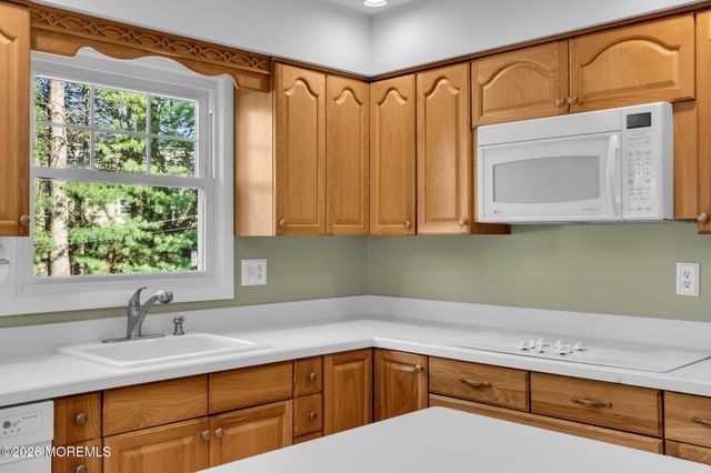 11 London Court, Toms River, NJ 08753