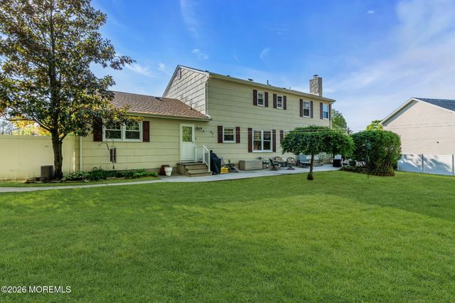 11 London Court, Toms River, NJ 08753