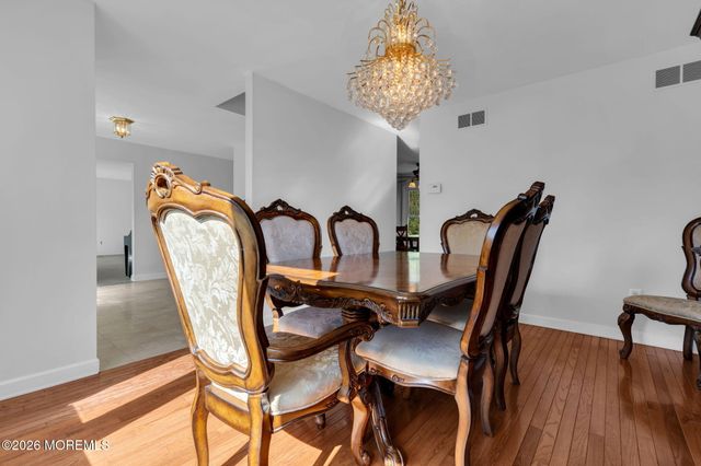 11 London Court, Toms River, NJ 08753