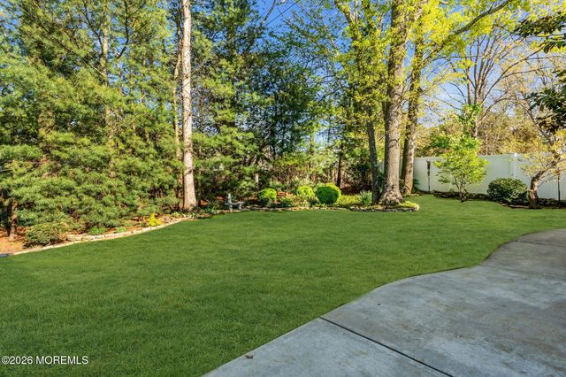 11 London Court, Toms River, NJ 08753
