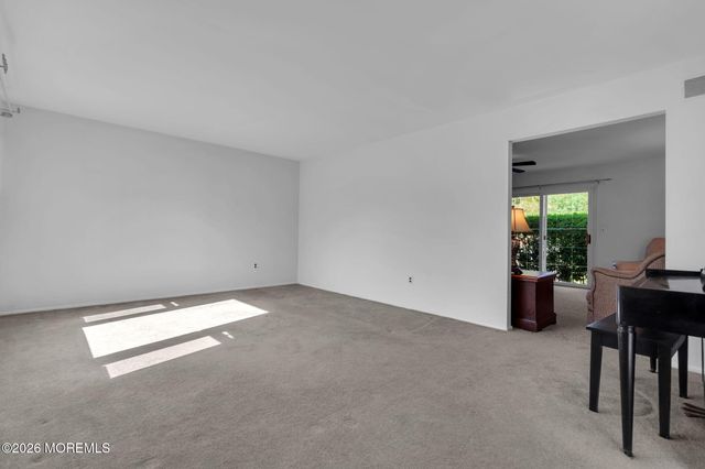 11 London Court, Toms River, NJ 08753