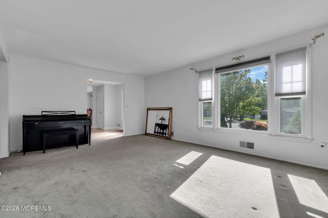 11 London Court, Toms River, NJ 08753