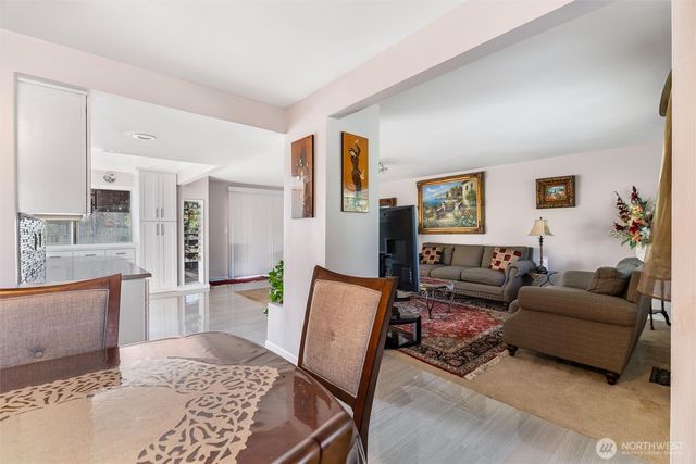 16745 Meridian Avenue N, Seattle, WA 98133