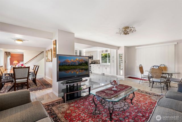 16745 Meridian Avenue N, Seattle, WA 98133