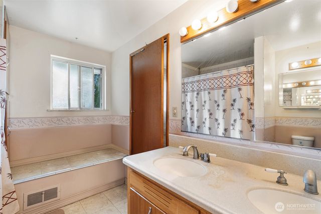 16745 Meridian Avenue N, Seattle, WA 98133