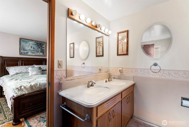 16745 Meridian Avenue N, Seattle, WA 98133