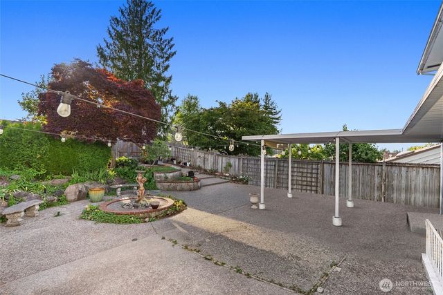 16745 Meridian Avenue N, Seattle, WA 98133