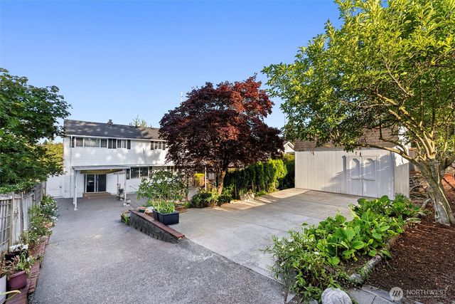 16745 Meridian Avenue N, Seattle, WA 98133
