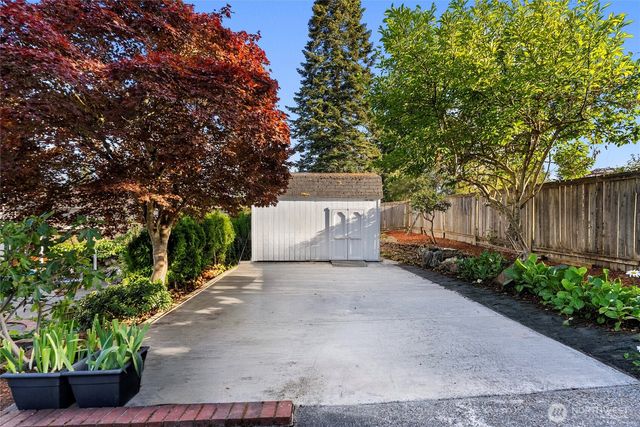16745 Meridian Avenue N, Seattle, WA 98133