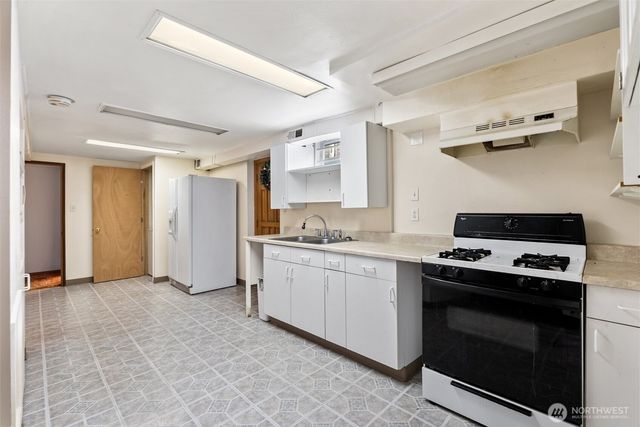 16745 Meridian Avenue N, Seattle, WA 98133