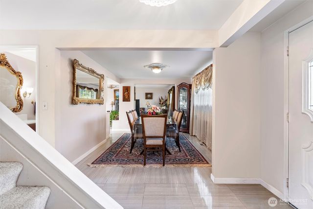 16745 Meridian Avenue N, Seattle, WA 98133