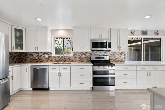 16745 Meridian Avenue N, Seattle, WA 98133