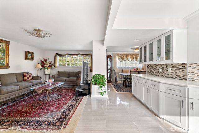 16745 Meridian Avenue N, Seattle, WA 98133