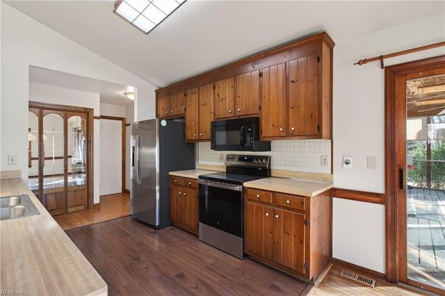 45 Crestwood DR, Newport News, VA 23601