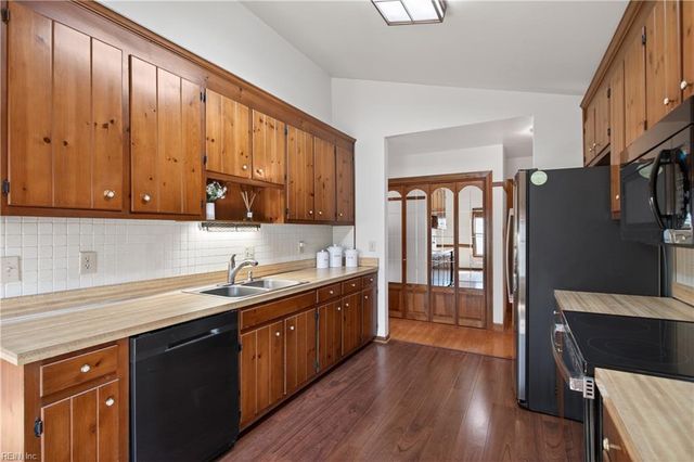 45 Crestwood DR, Newport News, VA 23601