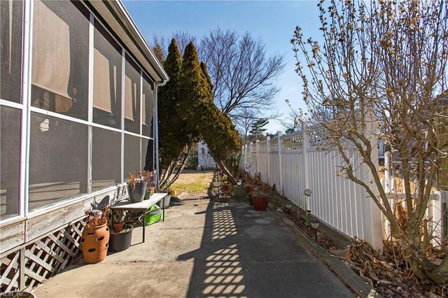 45 Crestwood DR, Newport News, VA 23601