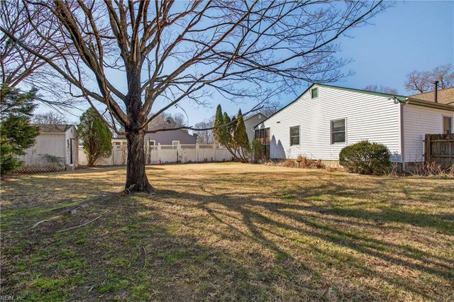 45 Crestwood DR, Newport News, VA 23601