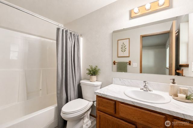 3832 Blue Finch Court SE, Lacey, WA 98503
