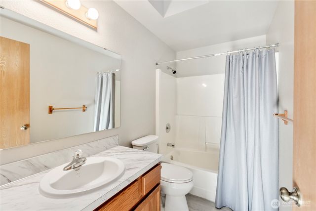 3832 Blue Finch Court SE, Lacey, WA 98503
