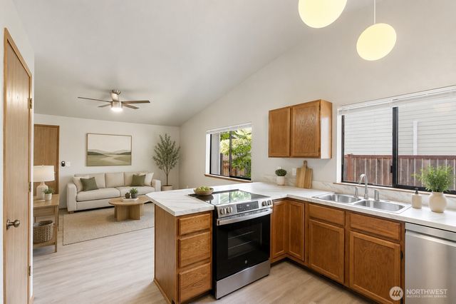 3832 Blue Finch Court SE, Lacey, WA 98503