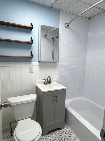 39 Chapman Place 1, Bay Shore, NY 11706