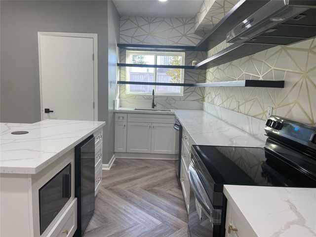 1115 Augusta Drive 38, Houston, TX 77057