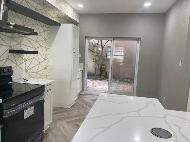 1115 Augusta Drive 38, Houston, TX 77057