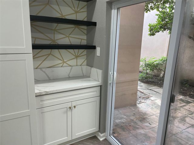 1115 Augusta Drive 38, Houston, TX 77057