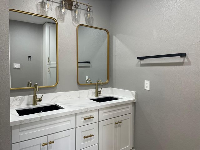 1115 Augusta Drive 38, Houston, TX 77057