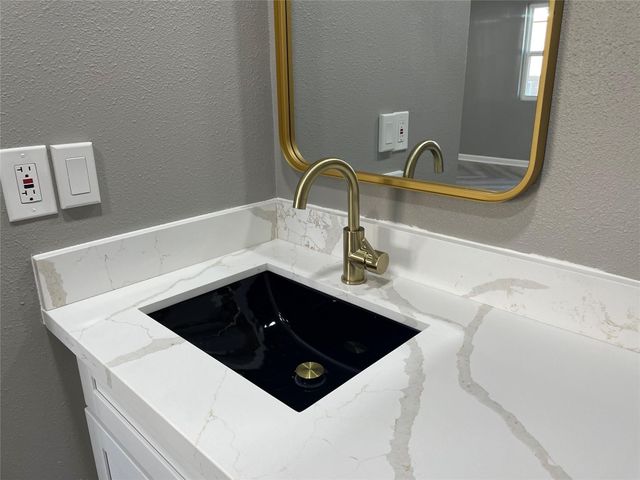 1115 Augusta Drive 38, Houston, TX 77057