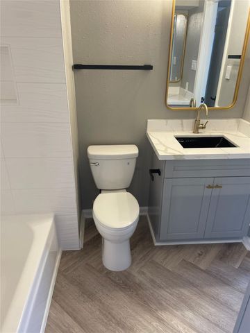 1115 Augusta Drive 38, Houston, TX 77057