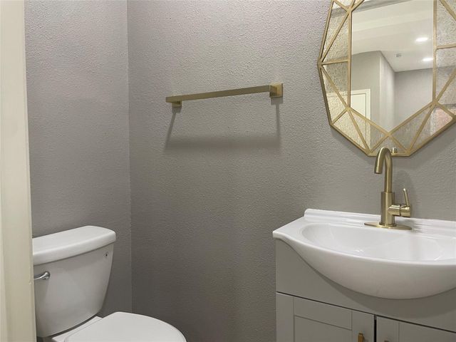 1115 Augusta Drive 38, Houston, TX 77057