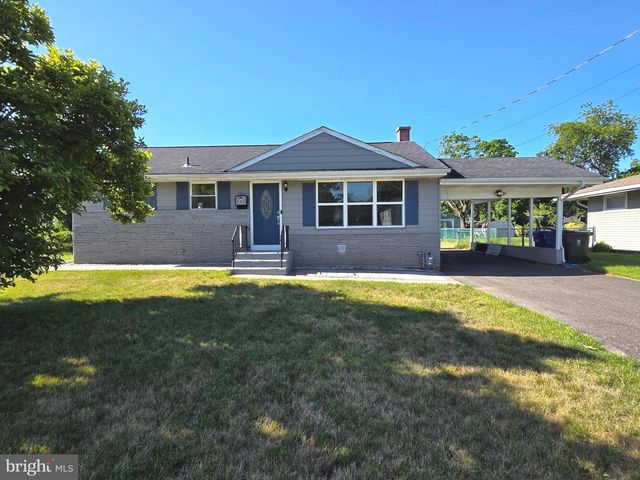8 LACLEDE DR, Burlington Township, NJ 08016