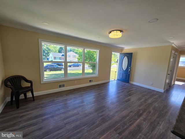 8 LACLEDE DR, Burlington Township, NJ 08016