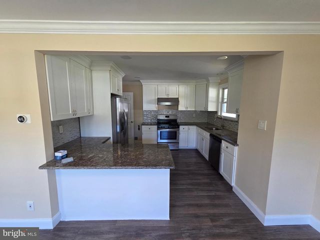 8 LACLEDE DR, Burlington Township, NJ 08016
