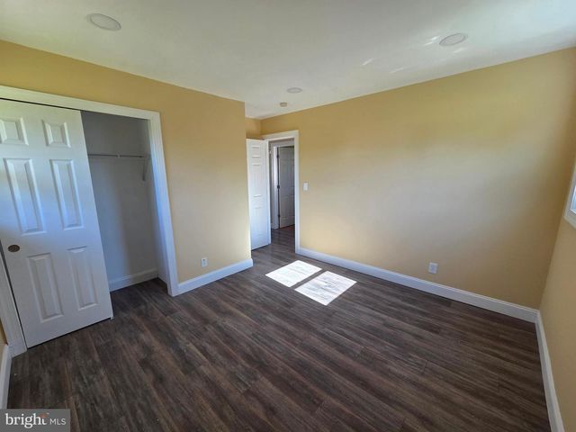 8 LACLEDE DR, Burlington Township, NJ 08016