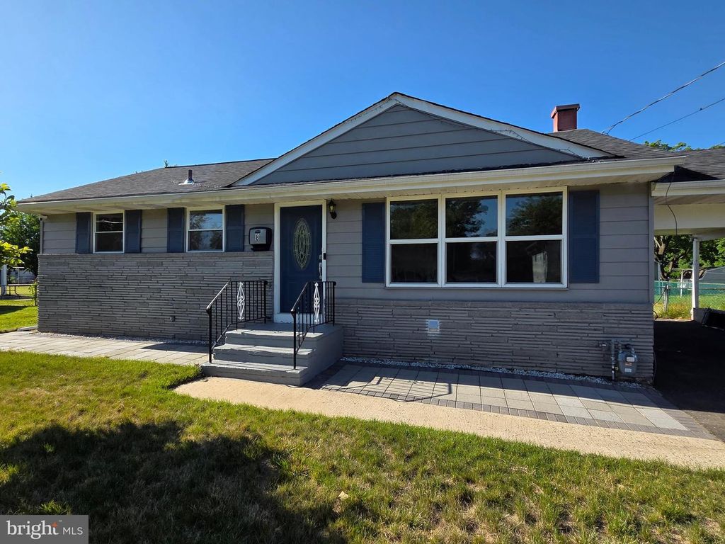 8 LACLEDE DR, Burlington Township, NJ 08016