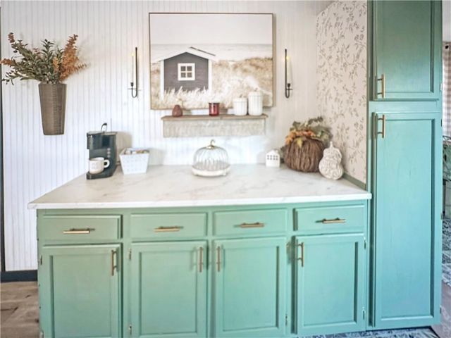 19617 Lakeview Avenue, Warsaw, MO 65355