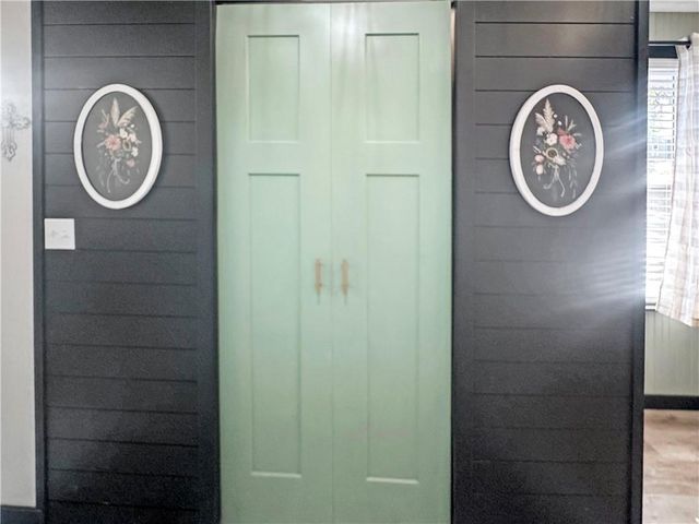 19617 Lakeview Avenue, Warsaw, MO 65355