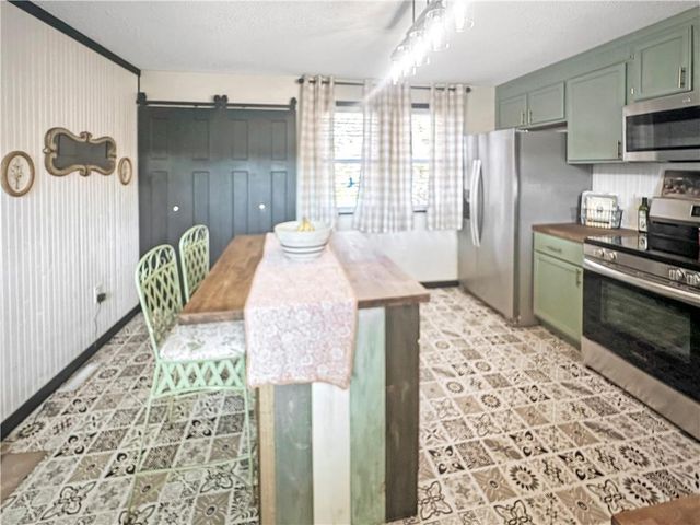 19617 Lakeview Avenue, Warsaw, MO 65355